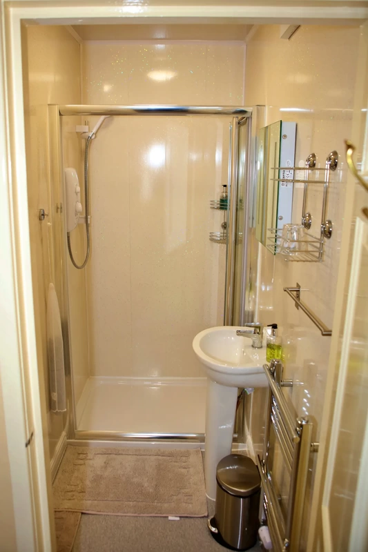 Room 4 En-suite Shower Room